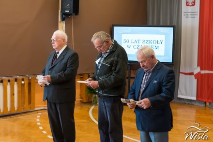 Budowniczowie szkoły z pamiątkowymi wyróżnieniami